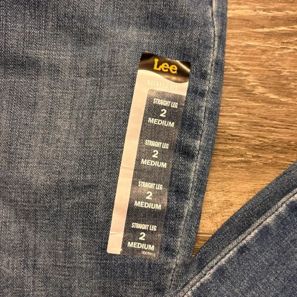 ⭐️Lee⭐️ Mid Rise Straight Leg Jeans - Picture 2 of 5